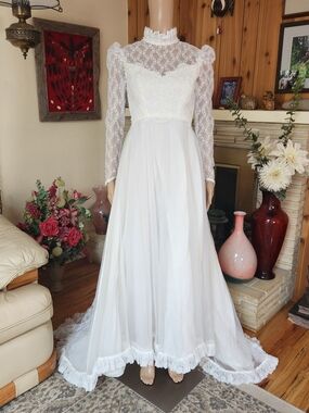 1960s ILGWU Victorian Lace Wedding Gown - Pearl Bodice & Train